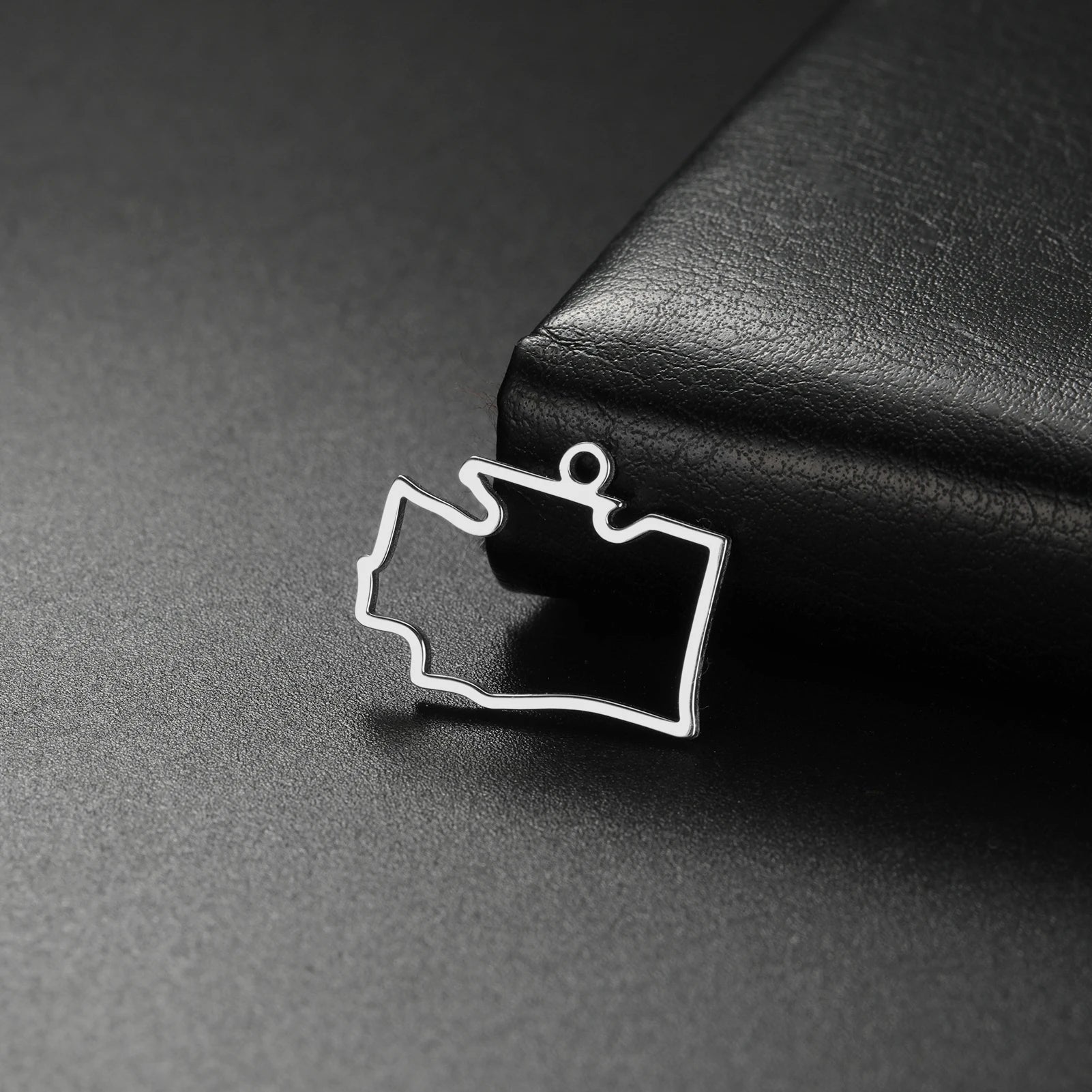 EUEAVAN 10pcs United States New York Washington State Map Pendant for Necklace Stainless Steel Charm DIY Jewelry Making Supplies