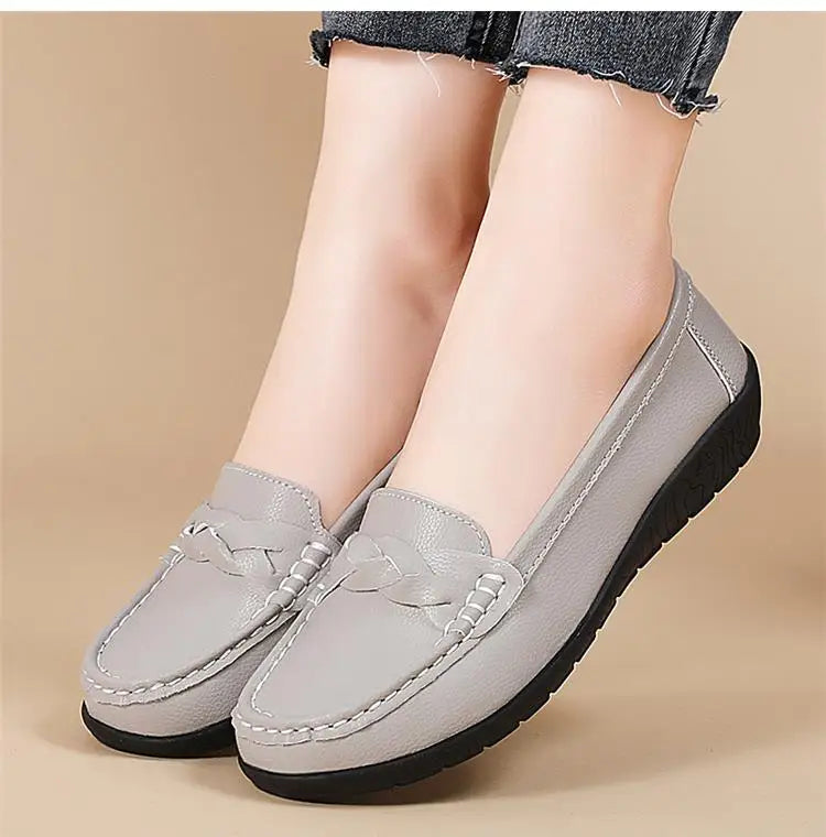Fashion Leather Women Flats Round Toe Women Shoe Moccasins Shoes Woman Slip On Shoes Women Black Zapatos Mujer Plus Size
