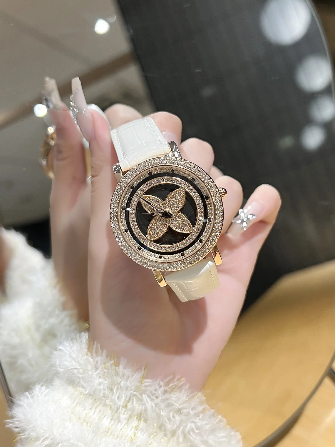 2025 Quality watches for women, four leaf timing, vintage flowers, light luxury, versatile fashion, exquisite temperament