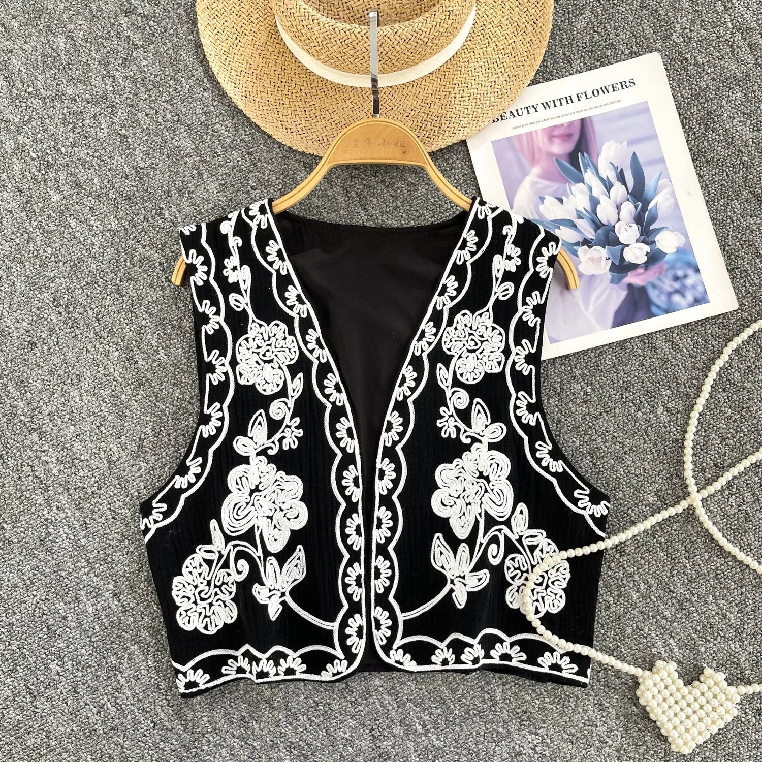 Embroidered Short Vest Woman Fashion Sleeveless Open Stitch Vests Coats Women Fashion Vintage Outerwear