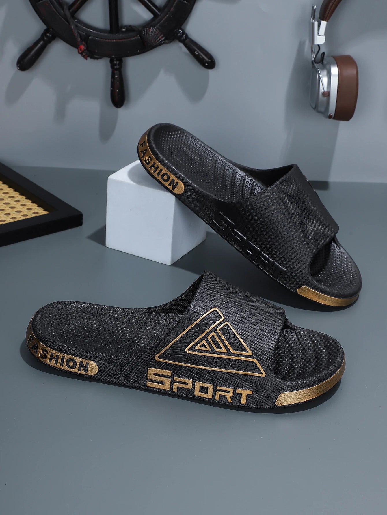 Men's Slippers, Durable for Outdoor Use, Summer Outdoor Wear, Indoor Home, Deodorant, Non-Slip, Bathroom Bathing, Thick-Soled Sandals for Men