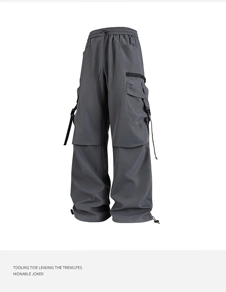 Men's sportswear pants are simple, versatile, retro and fashionable with large pleated pockets for outdoor work