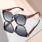 The large-framed high-end metal-leg classic and simple sunglasses are suitable for daily wear and street style decoration