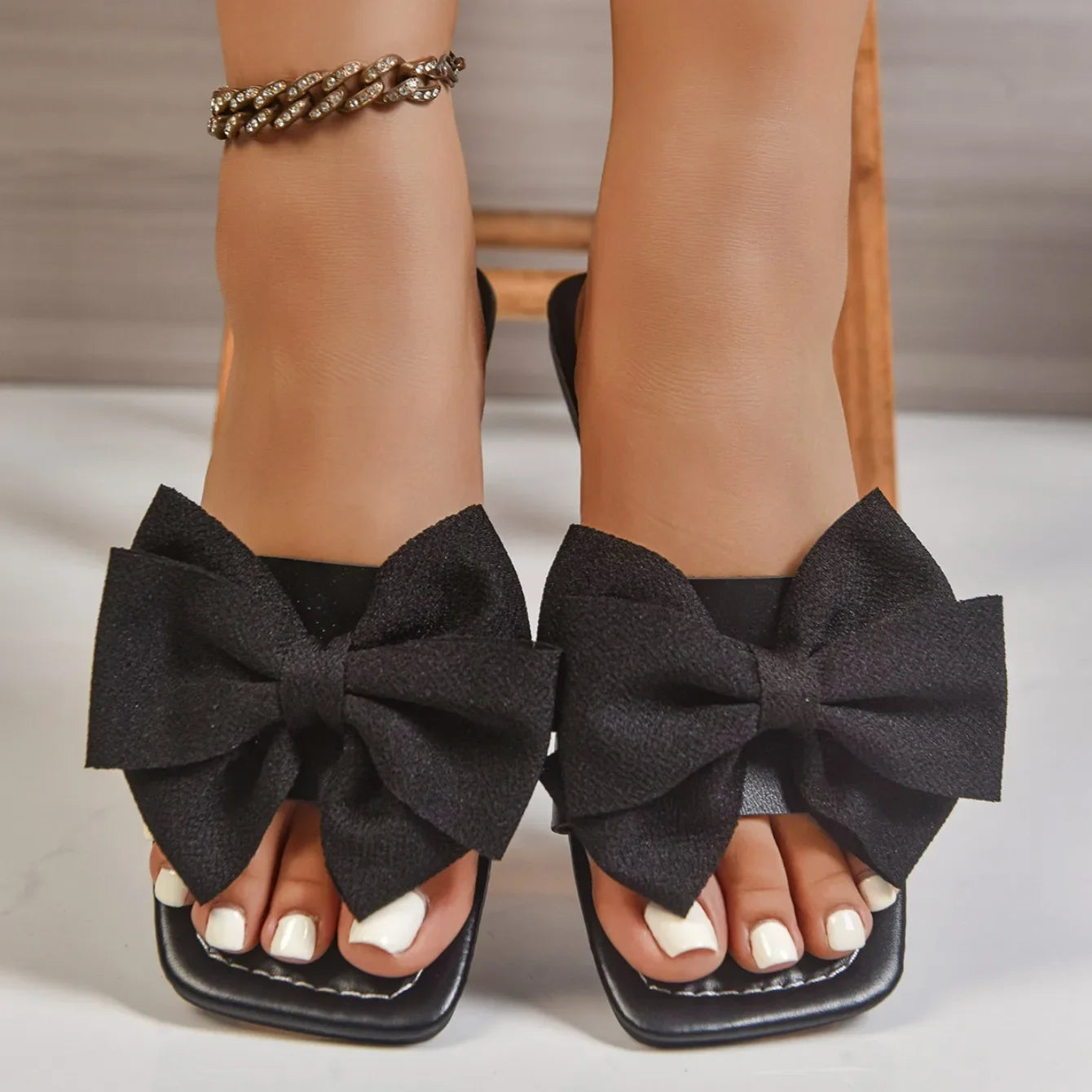 Women Flats Slippers 2025 Summer Fashion Sandals Lightweight Designer  Shoes for Women Flat Casual Beach Slippers Slides Women