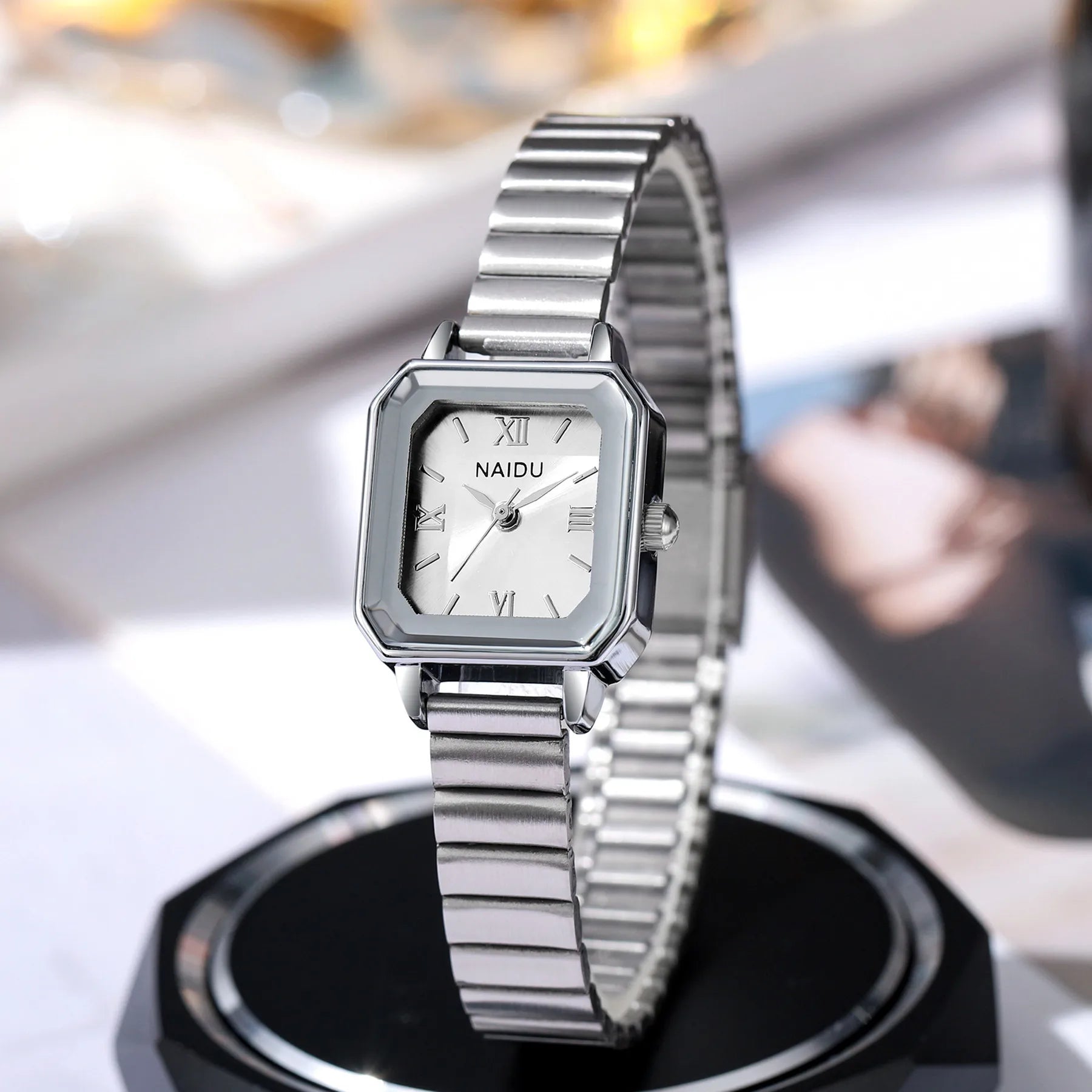 A small, exquisite and light luxury watch with a steel band for women, exuding a sense of artistic, niche and high-end style