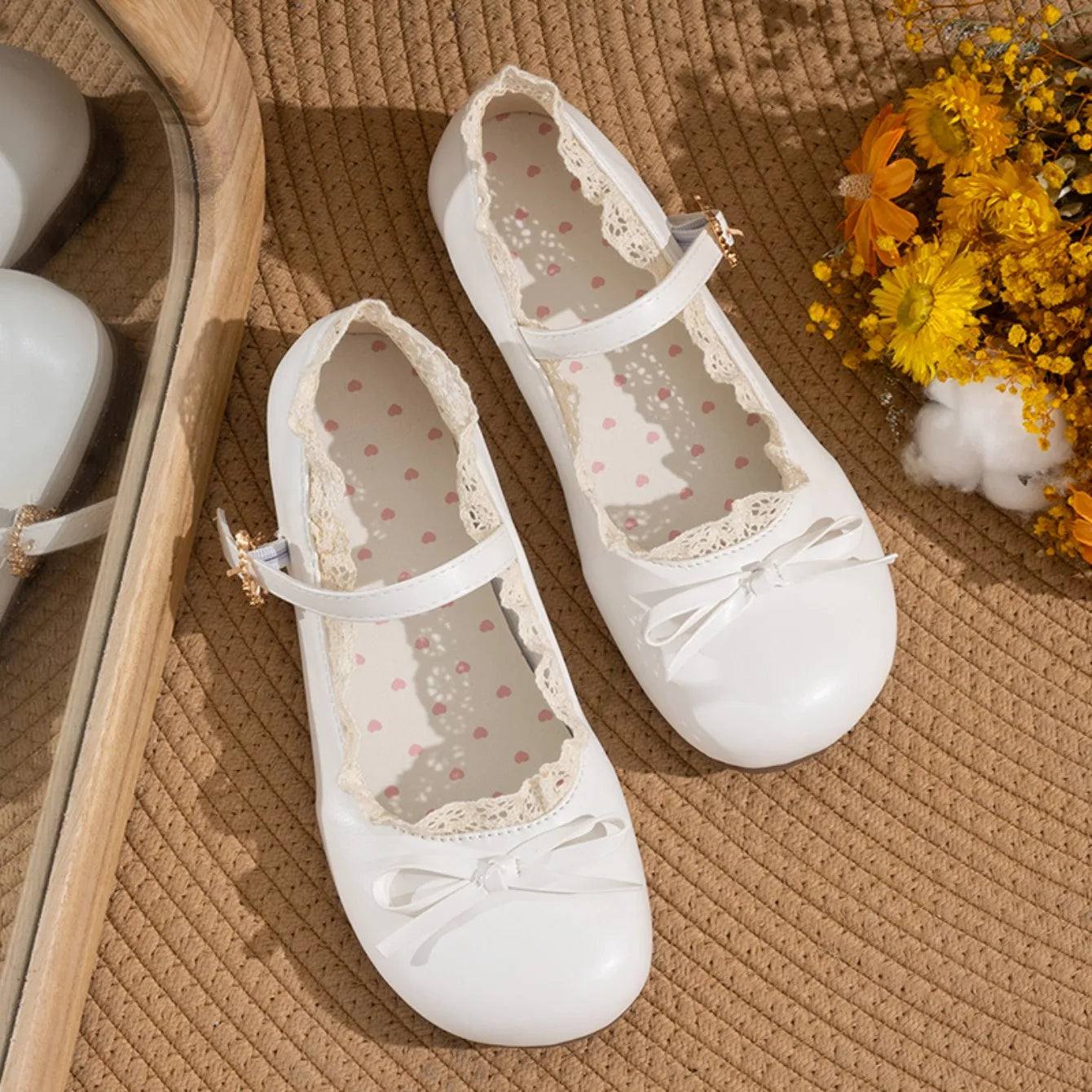 Women Flats Fashion Shoes Spring New Round Shallow Loafers Buckle Soft Sole Non-slip Sneakers Women Mouth Butterfly Knot Metal