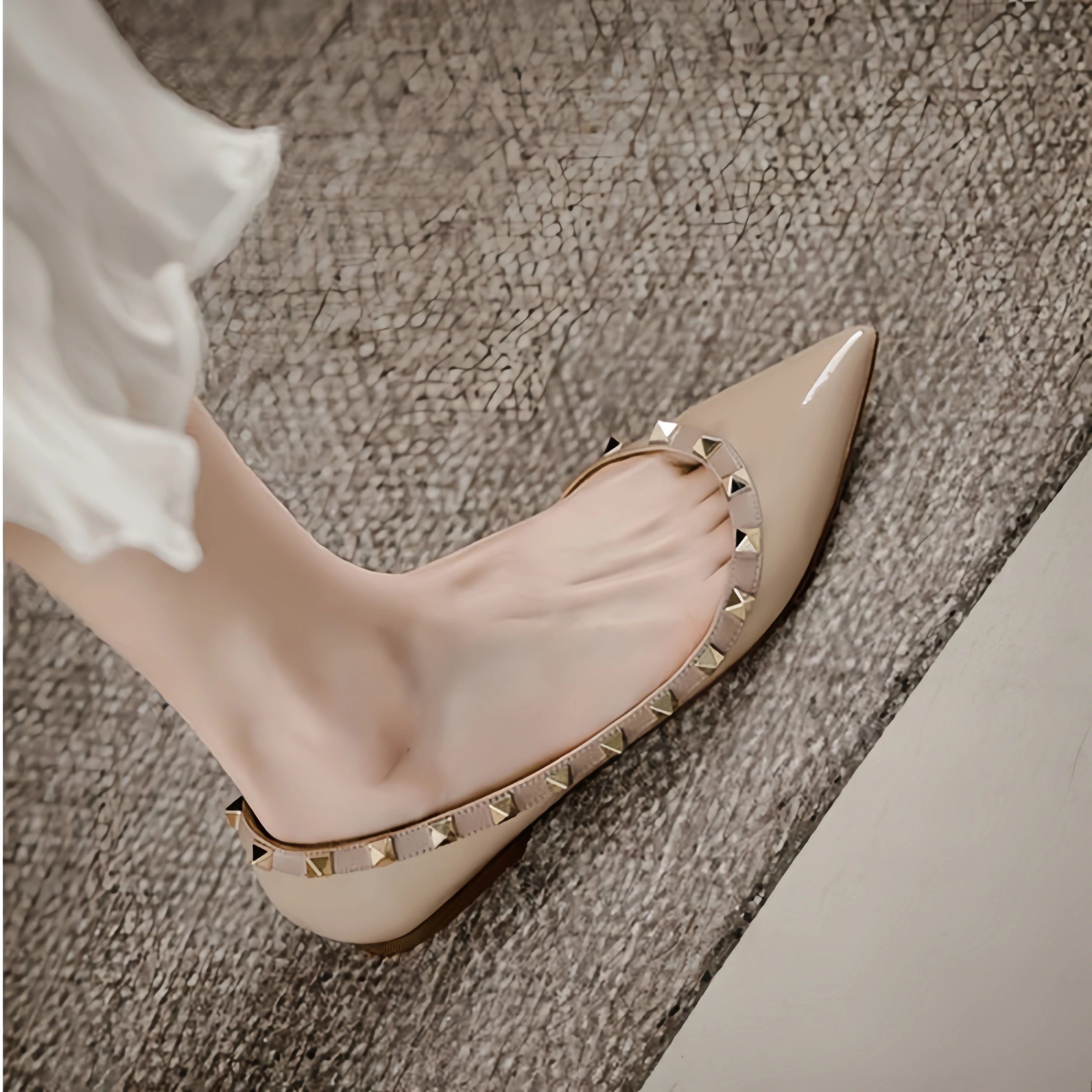 Women's Flat Shoes luxury woman shoes Leather Brand Rivet Flat Shoes Comfortable Casual Outdoor Pointed Toe Shallow Ladies shoes