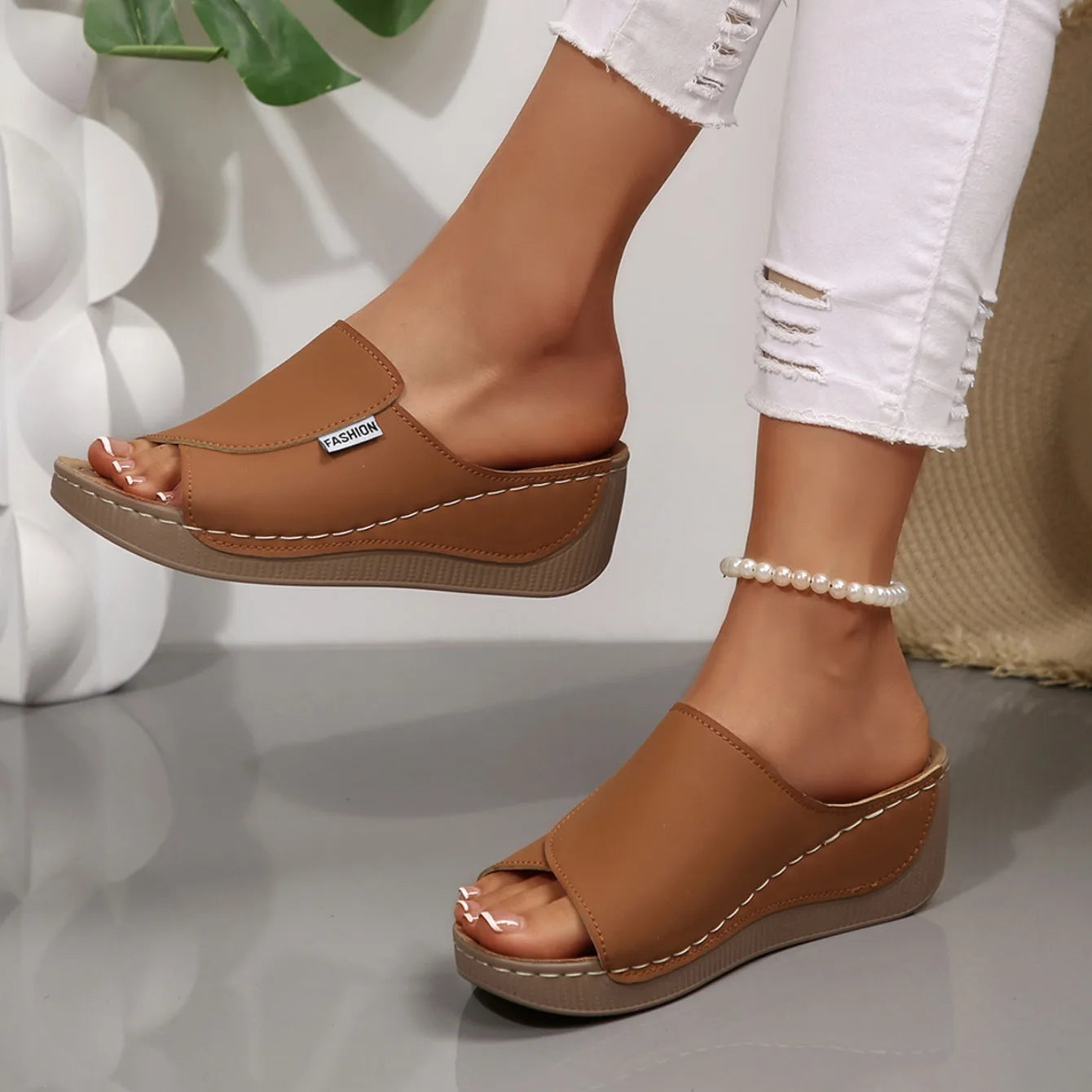 Women Wedge Slippers Summer 2025 New Fashion Slippers Open Toe Breathable Sandals Comfortable Buckle Woman Shoes Slides Women
