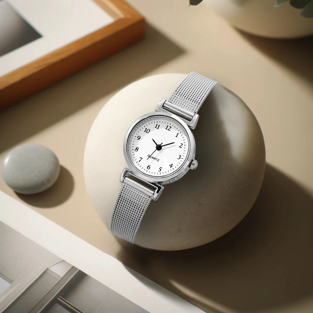 New Women's Watch Fashionable, Novel, Simple, Retro, High Grade, Elegant, Small and Versatile Women's Quartz Watch