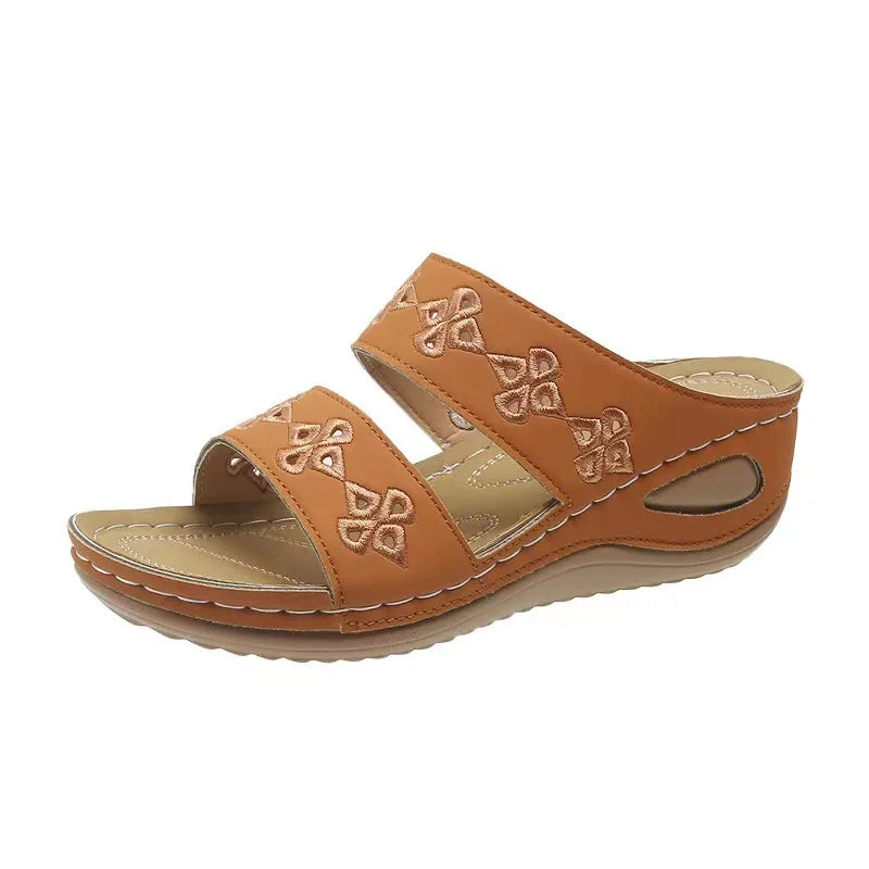 New Women Slippers Embroider Flowers Leather Women's Sandals Outdoor Light Casual Wedges Slippers Slip on Summer Shoes for Woman