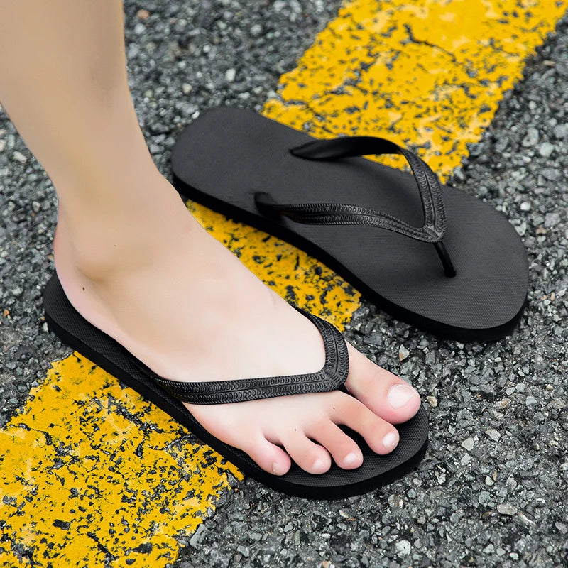 Casual Slippers for Men and Women Trend Lightweight Flip Flops Man New Fashion Holiday Comfortable Outdoor Beach Shoes Slippers