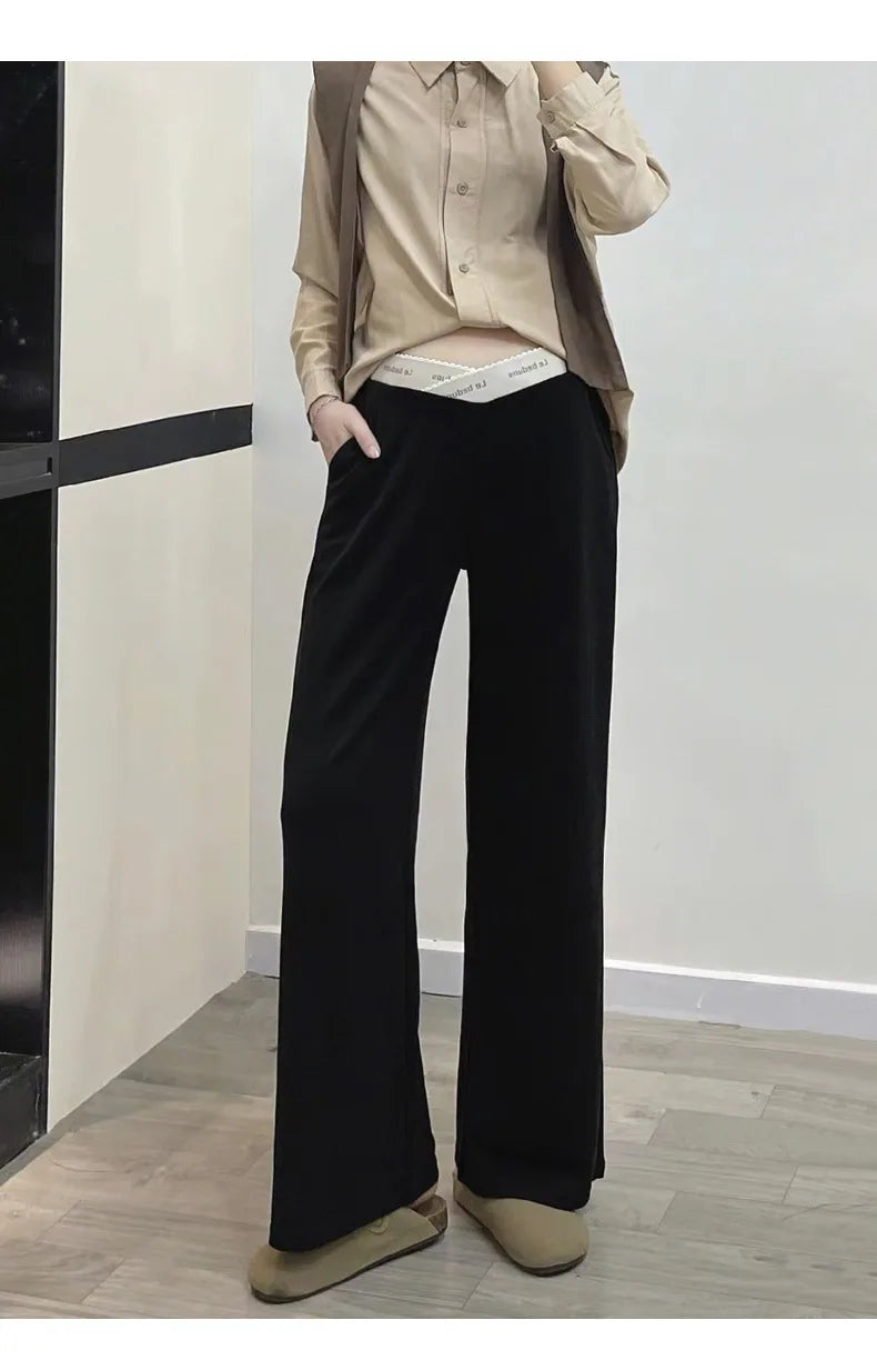 Pregnant woman's pants - Outerwear for autumn and winter: Wide-leg pants, nine-inch length, straight shape, with drawstrings.