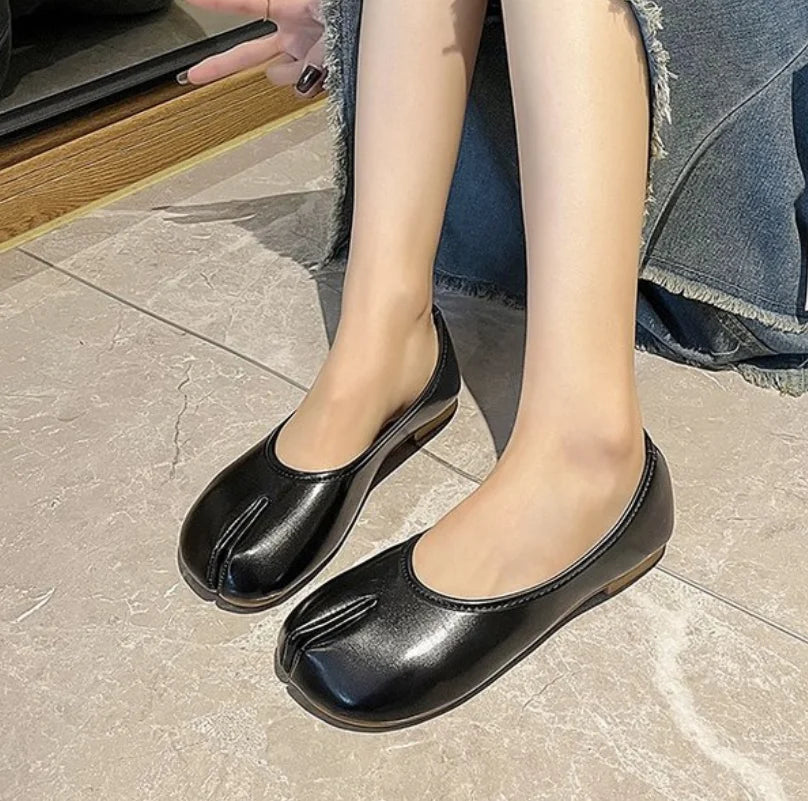 Women Flats Tabi Ninja Shoes Woman Microfiber Leather Comfy Flats Split Toe Slippers Soft Bottom Loafers 2024 New Fashion Design