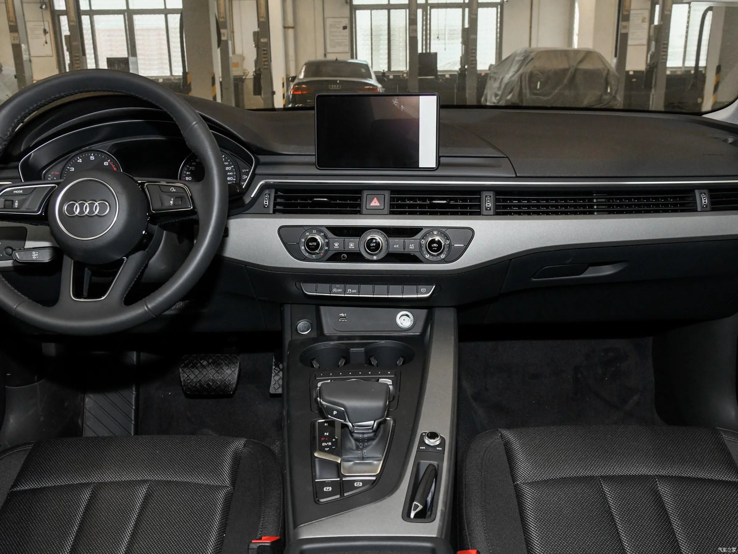 Car Mobile  Phone Holder For Audi A4L 2017-2019 Q5L 2018-2020 7" Screen Fixed Base Wireless Charging Phone Mount Car Accessories