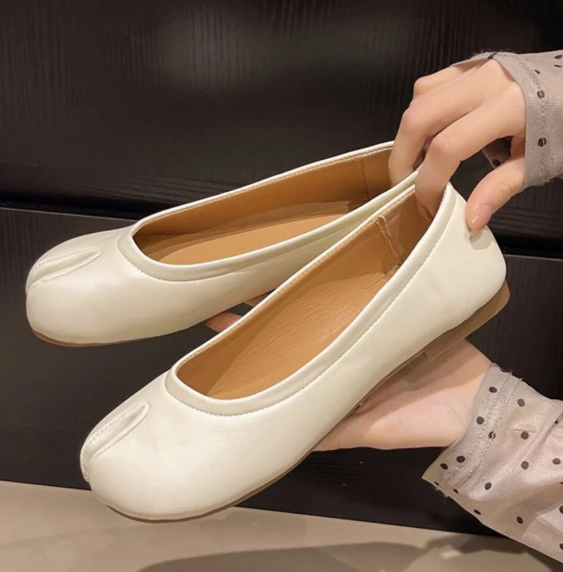 Women Flats Tabi Ninja Shoes Woman Microfiber Leather Comfy Flats Split Toe Slippers Soft Bottom Loafers 2024 New Fashion Design