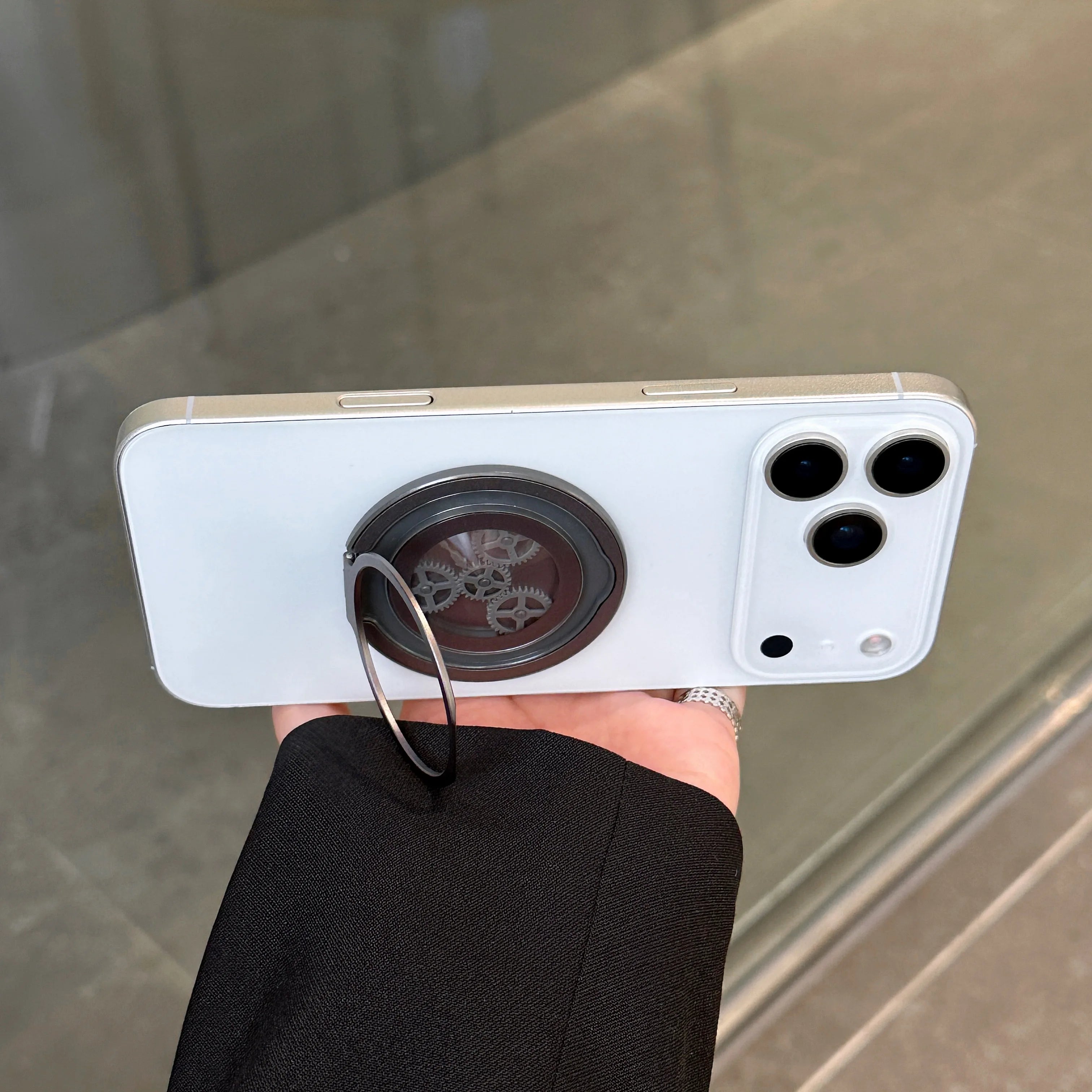 NEW Luxury Gear Design Magnetic Mobile Phone Stand Holder for IPhone Accessories Trend MagSafe Mobile Phone Bracket Fashion 2025
