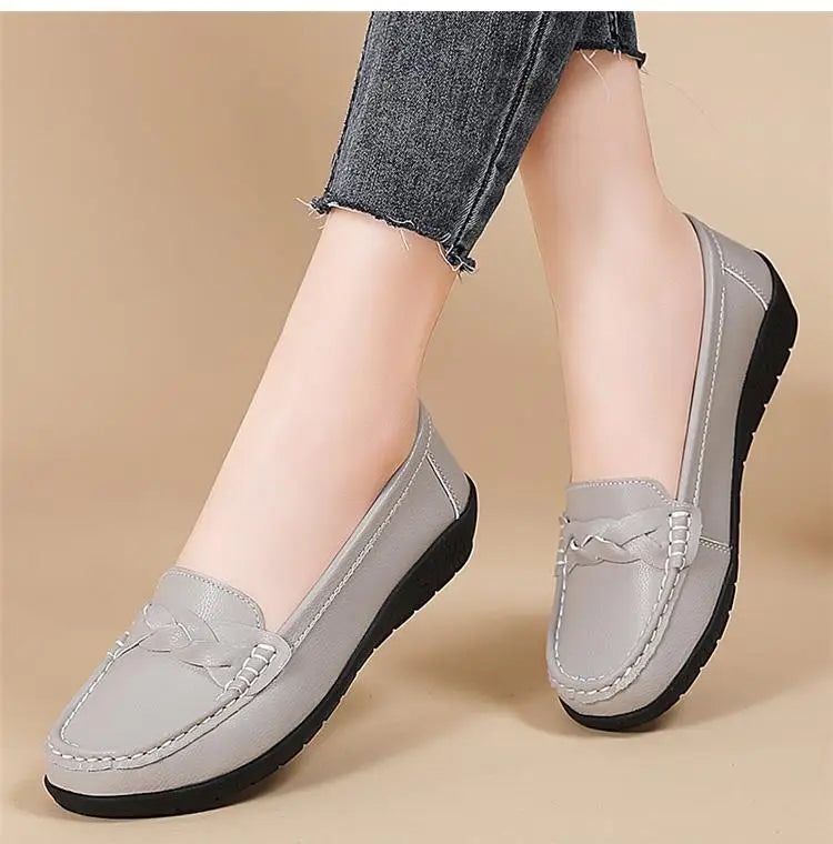 Fashion Leather Women Flats Round Toe Women Shoe Moccasins Shoes Woman Slip On Shoes Women Black Zapatos Mujer Plus Size