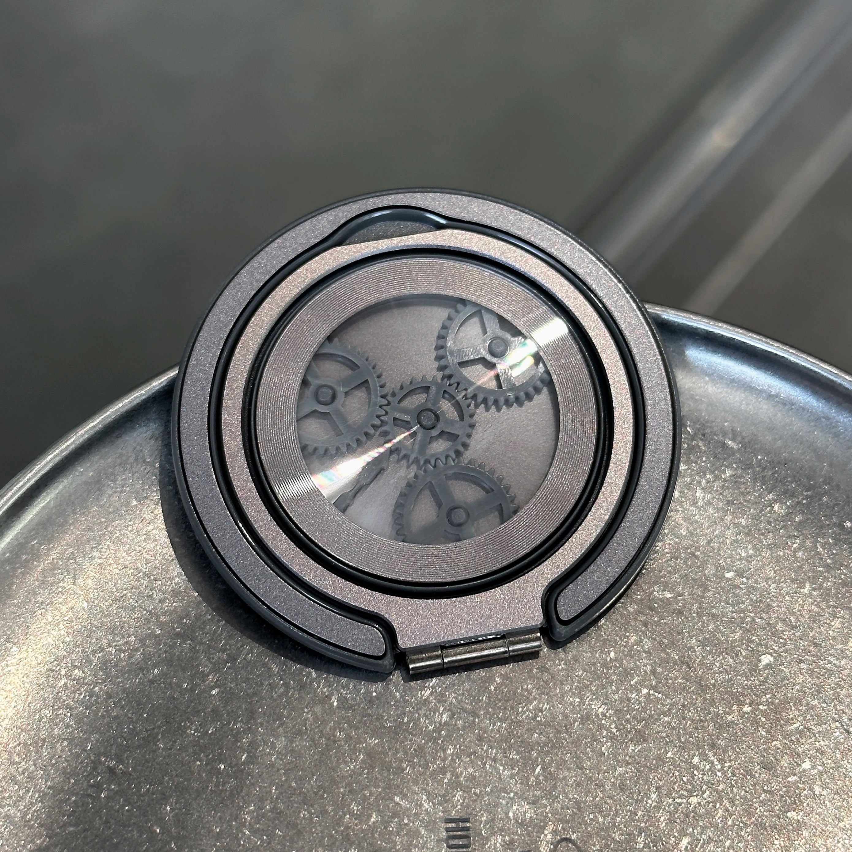 NEW Luxury Gear Design Magnetic Mobile Phone Stand Holder for IPhone Accessories Trend MagSafe Mobile Phone Bracket Fashion 2025