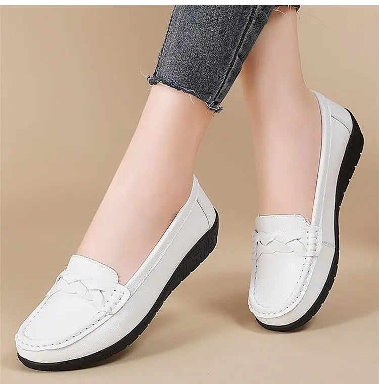 Fashion Leather Women Flats Round Toe Women Shoe Moccasins Shoes Woman Slip On Shoes Women Black Zapatos Mujer Plus Size