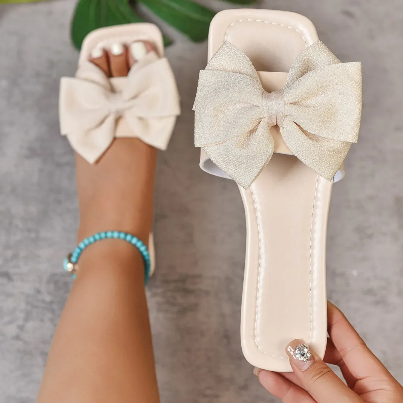 Women Flats Slippers 2025 Summer Fashion Sandals Lightweight Designer  Shoes for Women Flat Casual Beach Slippers Slides Women