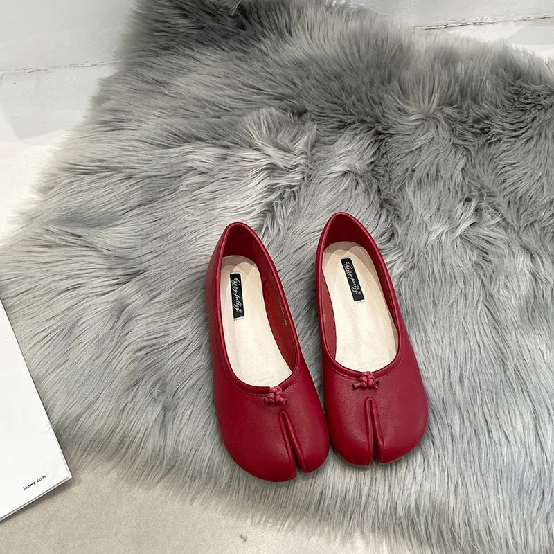 Women Flats Tabi Ninja Shoes Woman Microfiber Leather Comfy Flats Split Toe Slippers Soft Bottom Loafers 2024 New Fashion Design