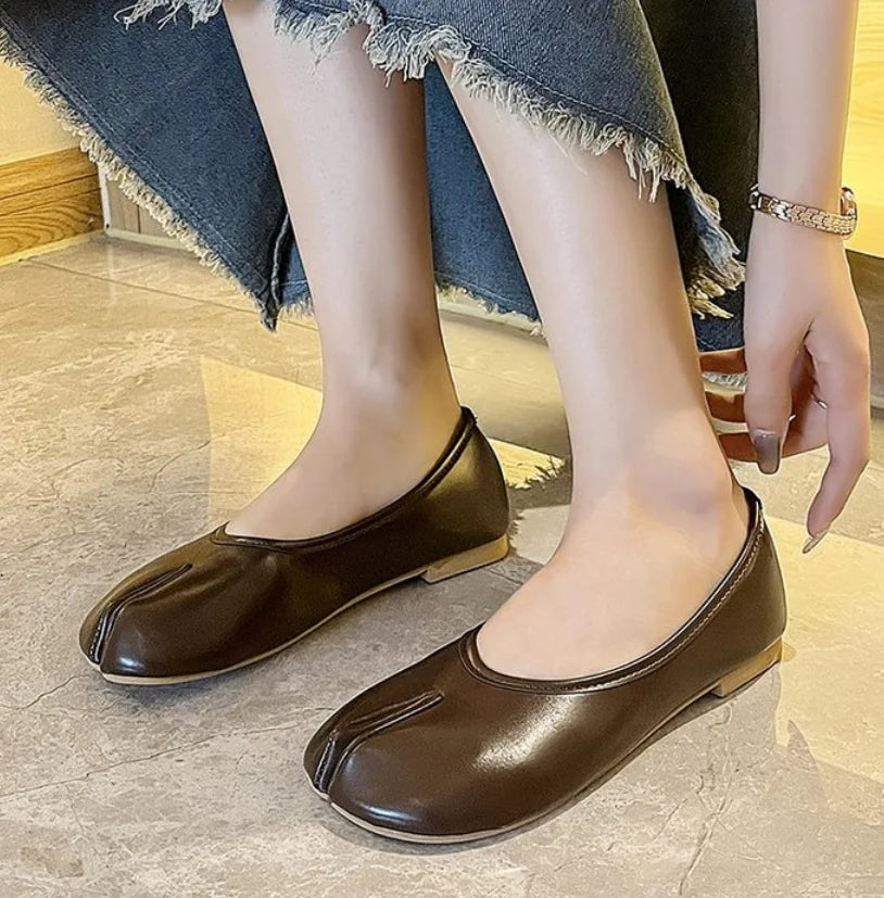 Women Flats Tabi Ninja Shoes Woman Microfiber Leather Comfy Flats Split Toe Slippers Soft Bottom Loafers 2024 New Fashion Design