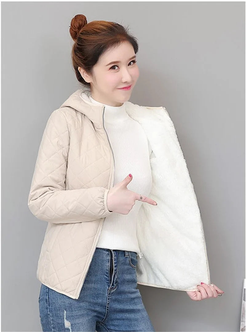 Winter Lambswool Coat 2025 Small Cotton-Padded Coat Women's Short Parkas Warm Cotton Jacket Joker Hooded Outwear Ladies Overwear