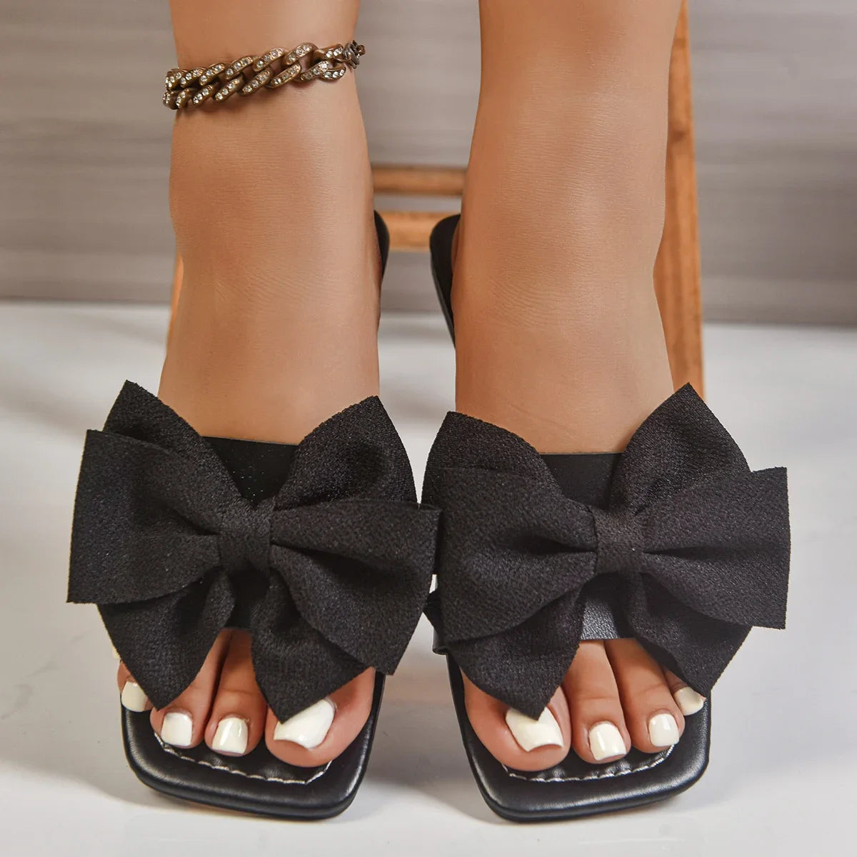 Women Flats Slippers 2025 Summer Fashion Sandals Lightweight Designer  Shoes for Women Flat Casual Beach Slippers Slides Women