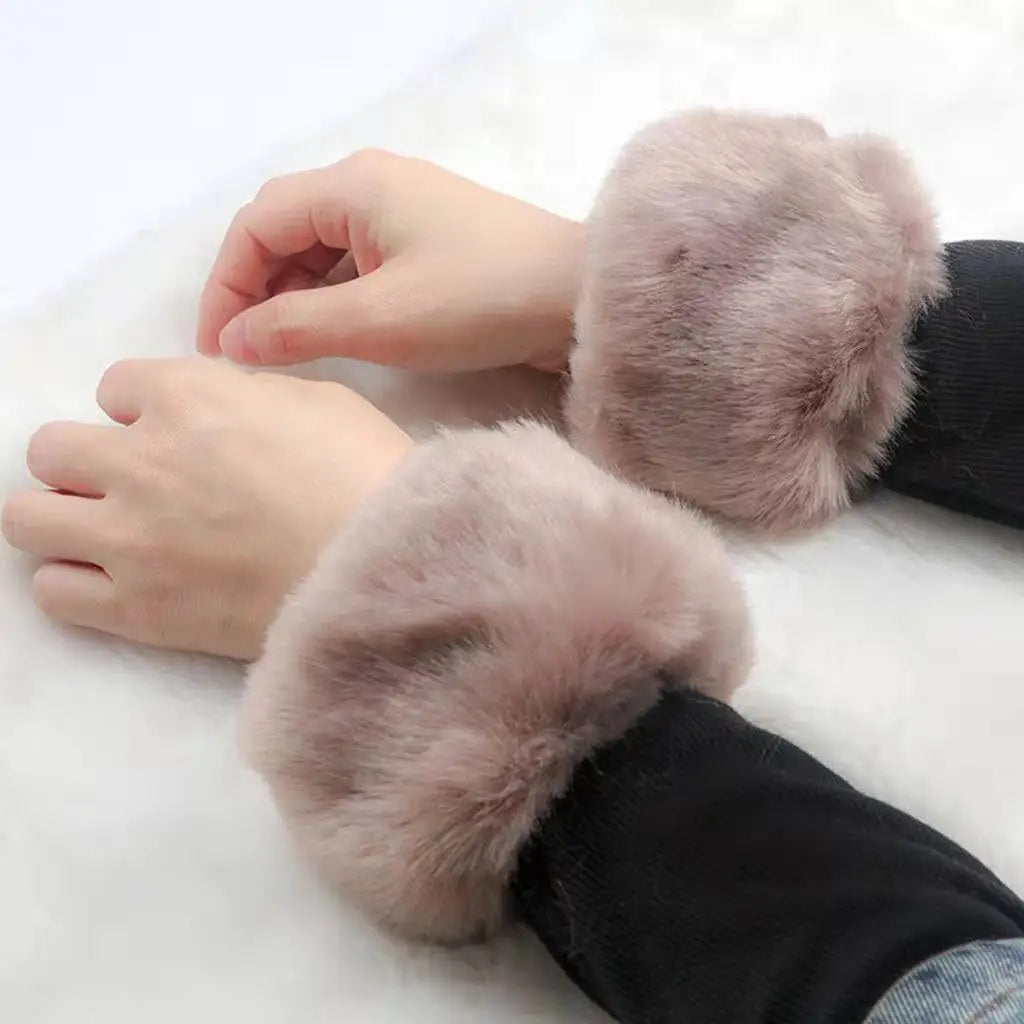 Women Winter Warm Faux Fur Cuff Arm Warmer Soft Elastic Wrist Slap On Cuffs Lady Bracelet Fur Wristband Gloves Sleeves Accessory