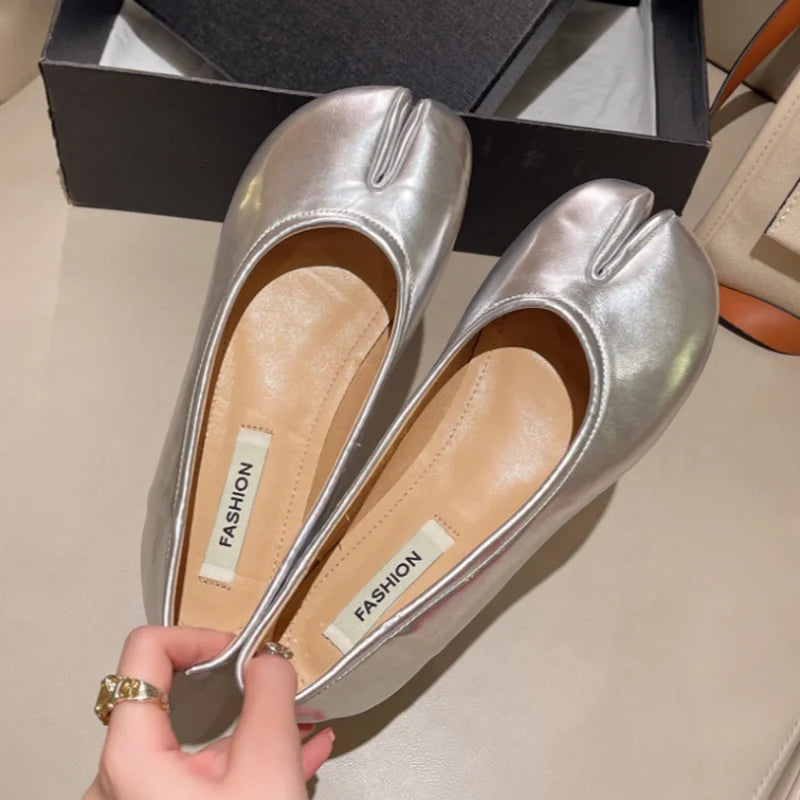 Women Flats Tabi Ninja Shoes Woman Microfiber Leather Comfy Flats Split Toe Slippers Soft Bottom Loafers 2024 New Fashion Design