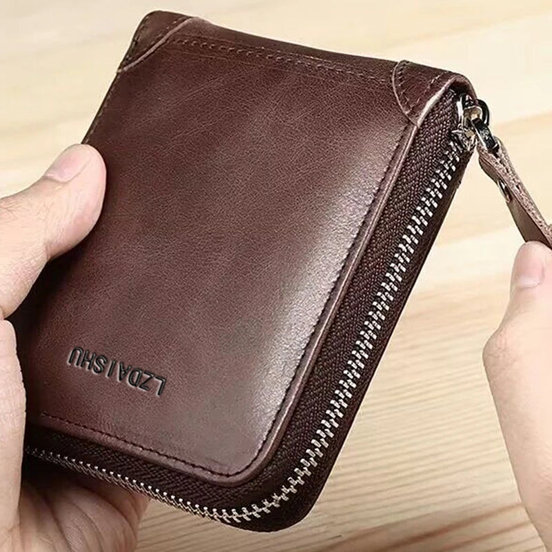 Men's and women's wallets are convenient to carry and can be stored in pocket bags or card holders. They are made of PU material