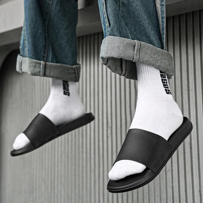 Slippers for Men and Women 2025 New Summer Home Non-Slip Large Size Flip Flops for Men to Wear Simple Casual Beach Sandals