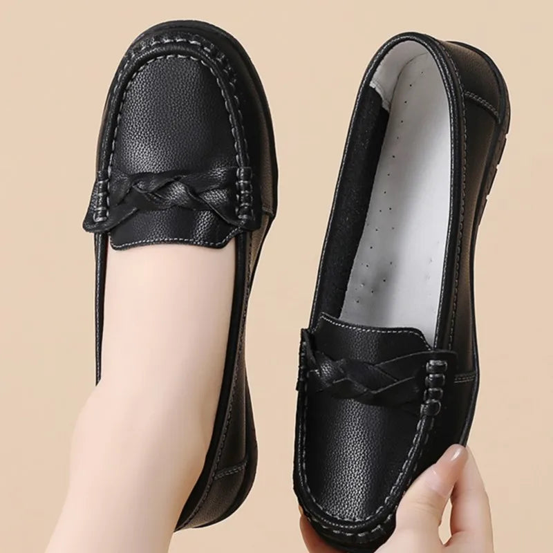 Fashion Leather Women Flats Round Toe Women Shoe Moccasins Shoes Woman Slip On Shoes Women Black Zapatos Mujer Plus Size