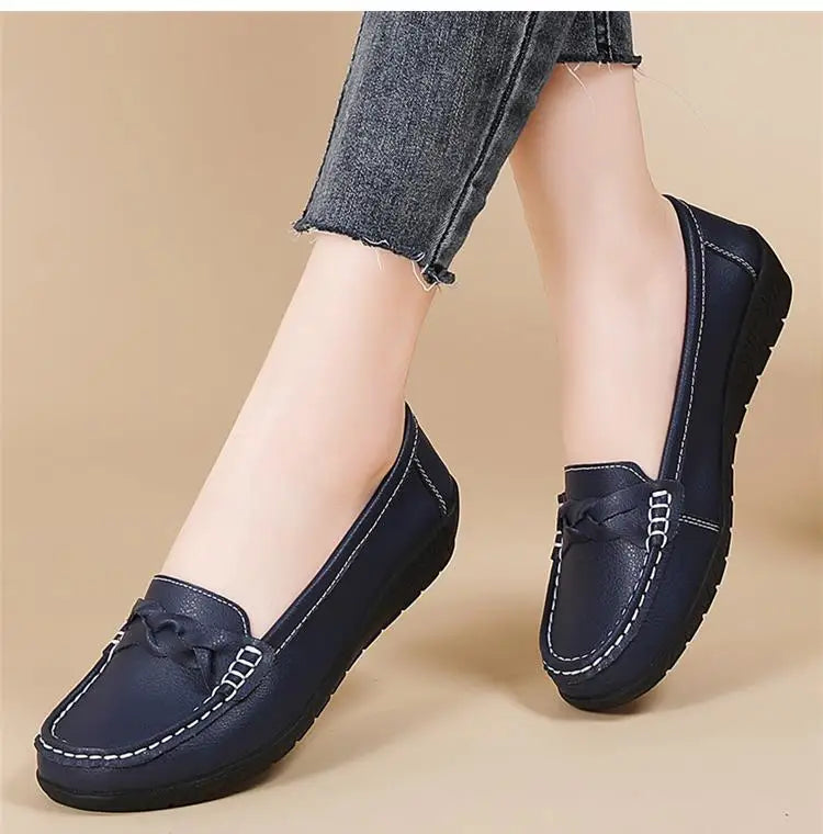Fashion Leather Women Flats Round Toe Women Shoe Moccasins Shoes Woman Slip On Shoes Women Black Zapatos Mujer Plus Size