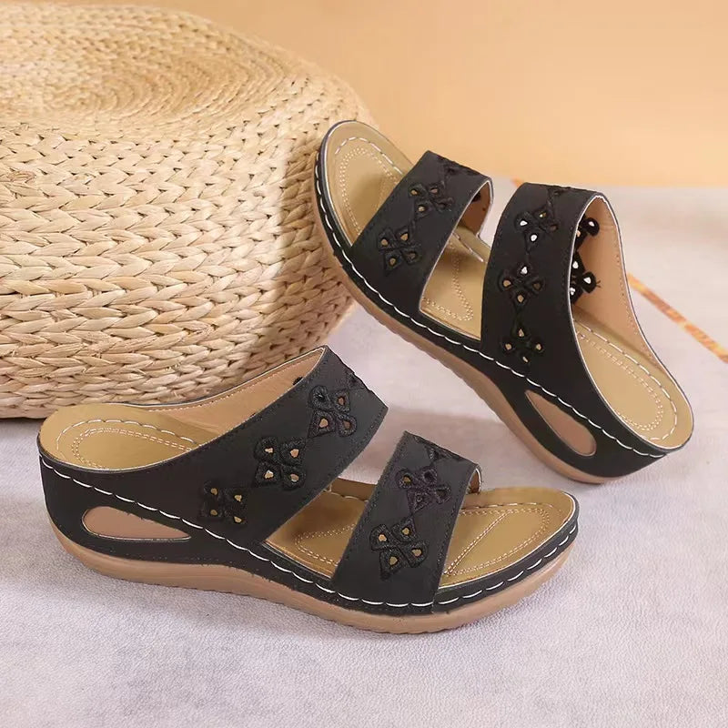 New Women Slippers Embroider Flowers Leather Women's Sandals Outdoor Light Casual Wedges Slippers Slip on Summer Shoes for Woman