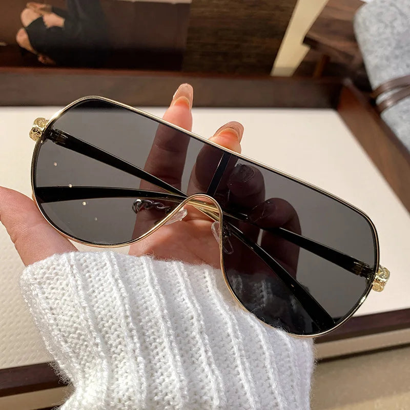 Men's and women's high-end retro fashion sunglasses with large frames suitable outdoor activities driving and sun protection.